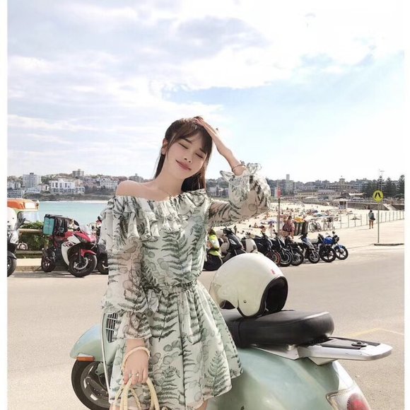 Off Shoulder Chiffon Jumpsuit Short Leaf patterned - Picture 4 of 7